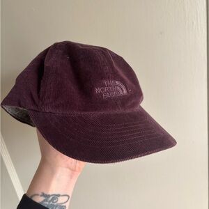 The North Face Men's Corduroy Cap - Burgundy